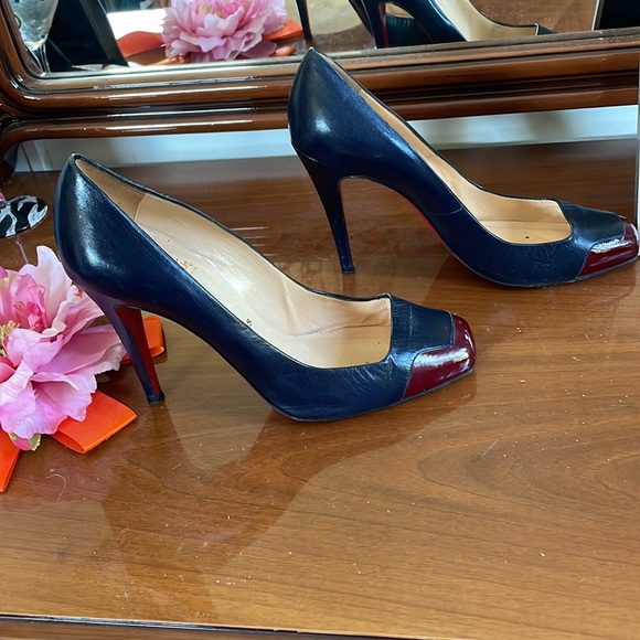 Authentic Navy Christian Louboutin Heels w/dustbag - Picture 3 of 9
